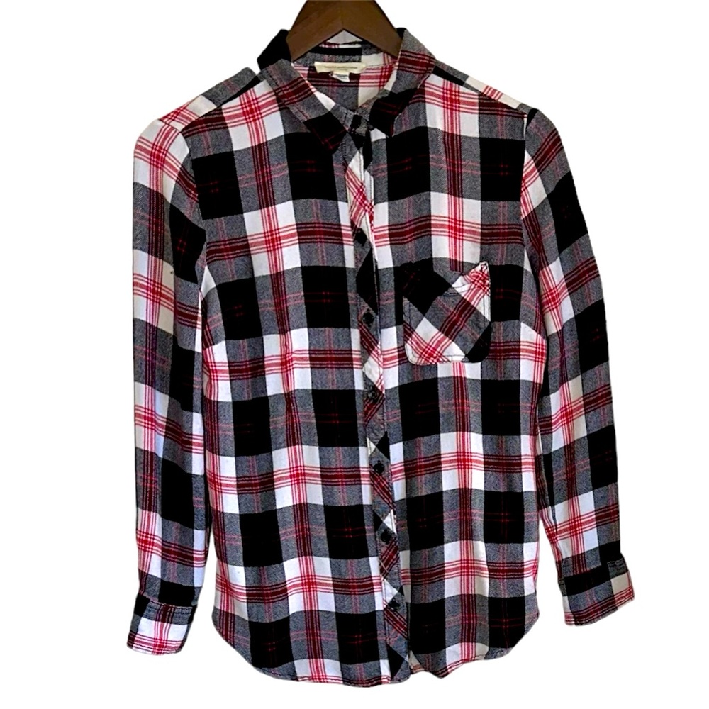 Beach lunch lounge, black white red plaid flannel shirt women XS
